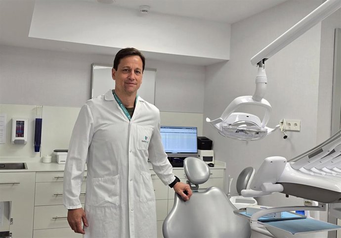 El jefe del Servicio de Cirugía Maxilofacial, el doctor Primitivo de la Quintana