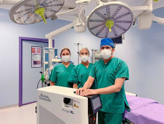 El Dr. Blanco junto a miembros del Servicio de Urología de HM Hospitales en Málaga