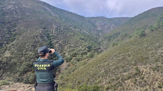 Un agente de la Guardia Civil en el dispositivo de búsqueda