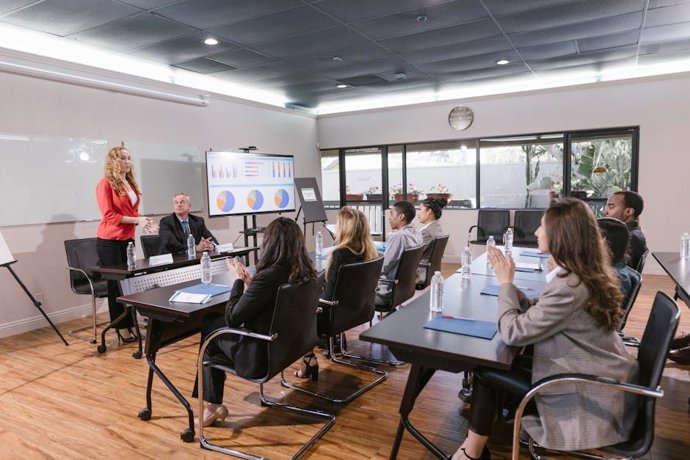 Fotos de stock gratuitas de interior, agente, altavoces