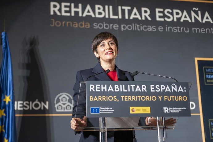 Archivo - La ministra de Vivienda y Agenda Urbana, Isabel Rodríguez, interviene en la jornada 'Rehabilitar España: barrios, territorio y futuro'. En Albacete.
