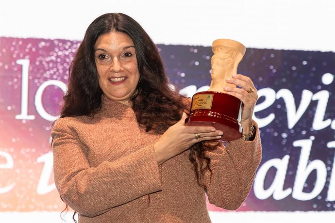 Archivo - La escritora Rosario Raro, ganadora del Premio Azorín de Novela 2025 con su obra 'La novia de la paz'