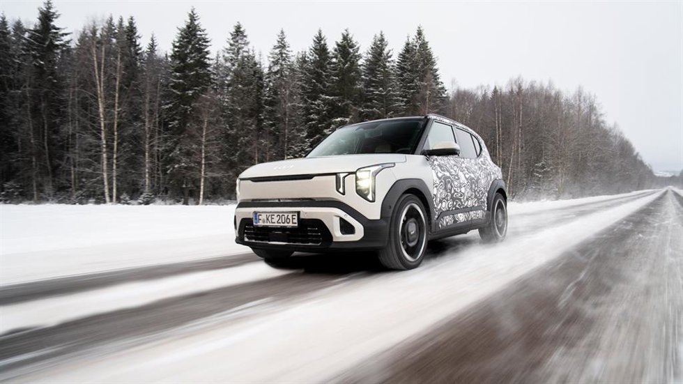 El Kia EV2 alcanza los 310 km de autonomía en su versión de largo alcance y en temperaturas bajo cero