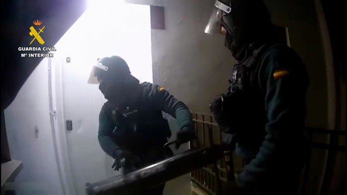 La Guardia Civil desmantela un punto de venta de droga en Isla Cristina (Huelva).