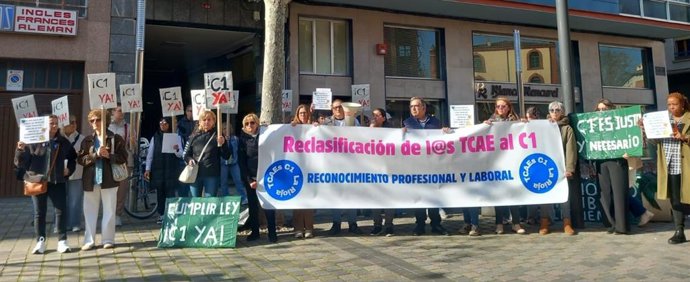 TCAEs salen a la calle para reivindicar sus derechos; "Ahora mismo somos una mano de obra más barata que los enfermeros"