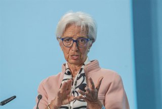 Archivo - 17 de abril de 2025, Hesse, Fráncfort del Meno: Christine Lagarde, presidenta del Banco Central Europeo (BCE), se dirige a los periodistas sobre la última decisión del banco central en materia de tipos de interés.