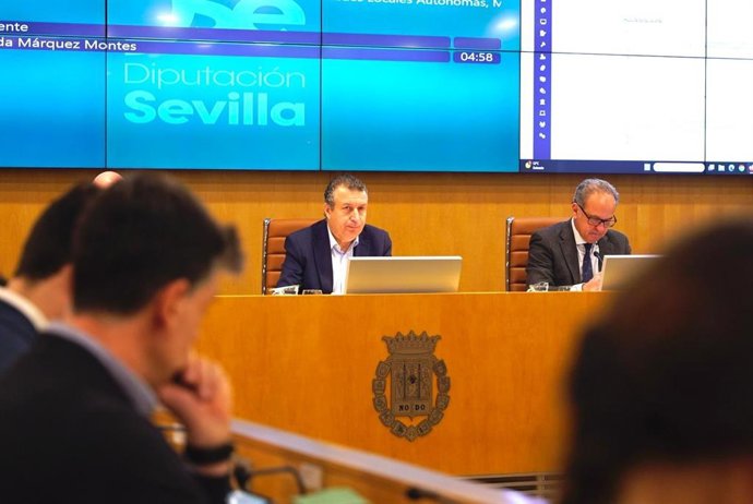 El presidente de la Diputación de Sevilla, Javier Fernández, preside el pleno ordinario de febrero, celebrado este jueves 26 de febrero.