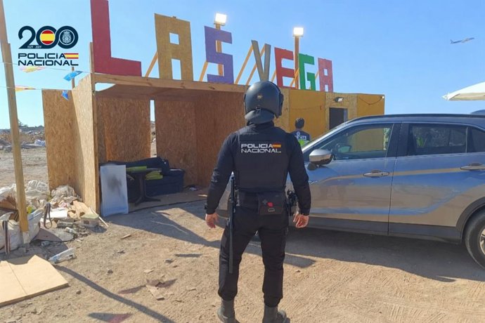 Agentes de la Policía Nacional durante labores de prevención en Son Banya.