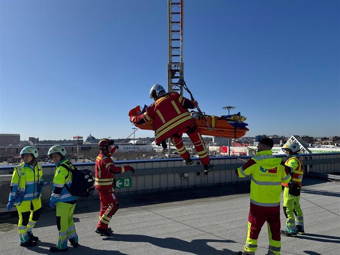 Evacuado un trabajado tras sufrir una caída en la azotea de un edificio comercial en San Sebastián de los Reyes