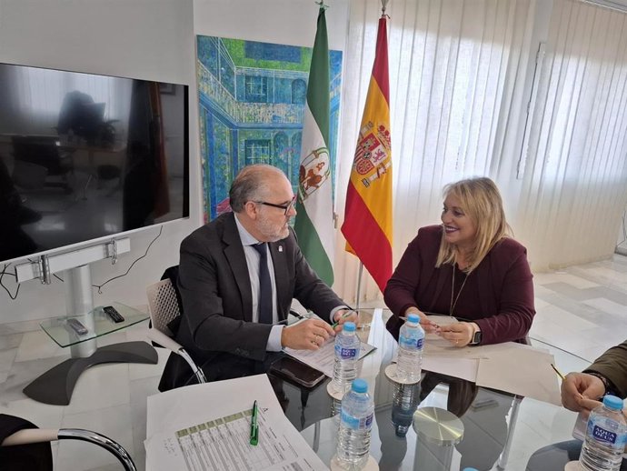 El delegado de Justicia, Administración Local y Función Pública de la Junta en Granada, Luis Recuerda, y la alcaldesa de Las Gabias, Merinda Sádaba.