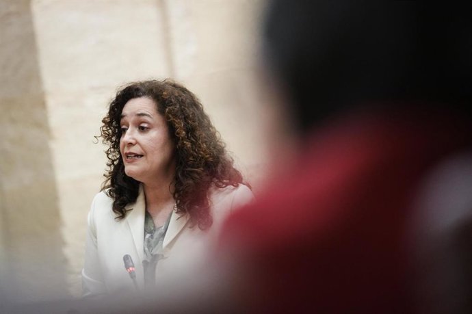 La portavoz de Por Andalucía, Inmaculada Nieto, en el Pleno del Parlamento del 26 de febrero de 2026.