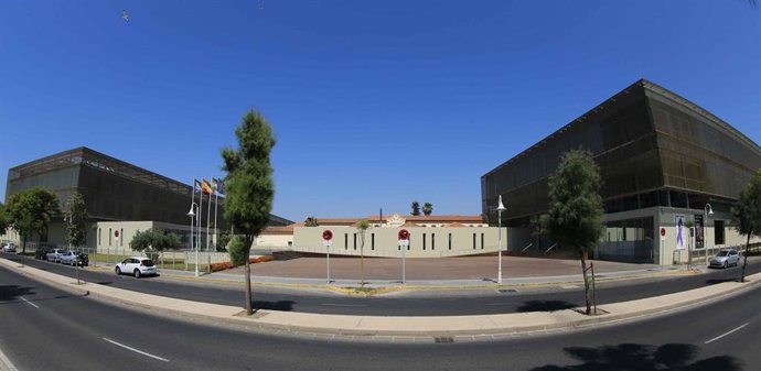 Unas 300 familias de pueblos de Málaga con menos de 10.000 habitantes podrán beneficiarse de ayudas del 'cheque bebé' de la Delegación de Igualdad, Servicios Sociales y Familias de la Diputación Provincial de Málaga.