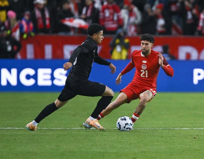 Archivo - El centrocampista Patrick Mercado durante un partido con la selección de Eduador ante Canadá.