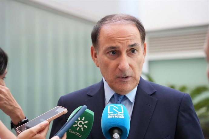 Archivo - El presidente de la Confederación de Empresarios de Málaga (CEM) y de la Confederación de Empresarios de Andalcuía (CEA), Javier González de Lara.