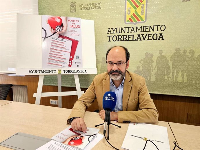 El concejal de Sanidad, José Luis Urraca, presenta los 'Martes de Salud'