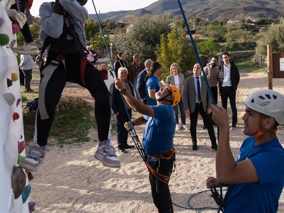 Inauguración del parque multiaventura edificado en Almócita (Almería).