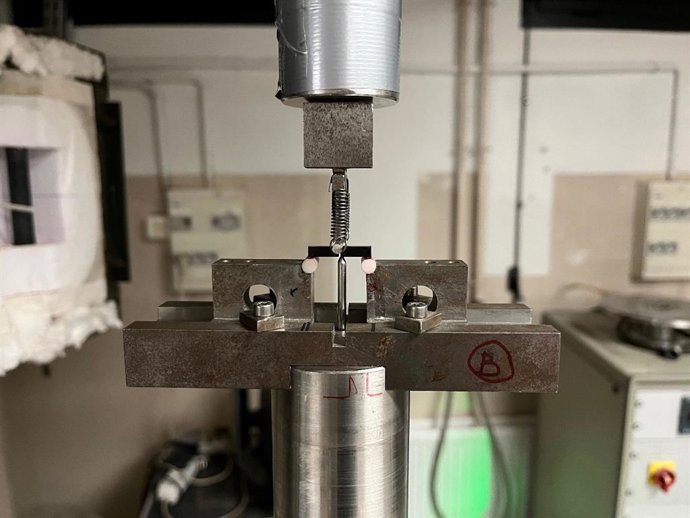 Imagen de recurso sobre el estudio de cerámicas médicas para frenar el deterioro de próstesis ortopédicas.