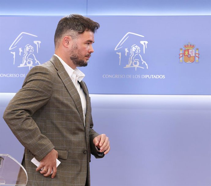 Archivo - El portavoz en el Congreso de Esquerra Republicana, Gabriel Rufián, tras una rueda de prensa anterior a la reunión de la Junta de Portavoces, en el Congreso de los Diputados, a 16 de mayo de 2023, en Madrid (España).