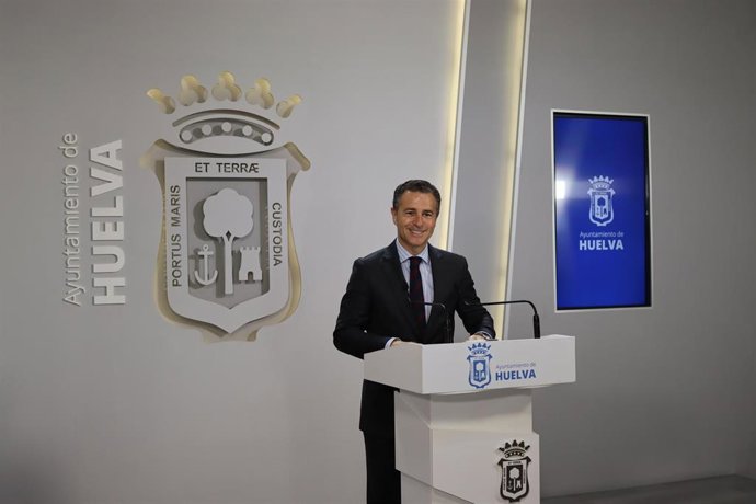 El primer teniente de alcalde de Urbanismo y Medioambiente y portavoz del equipo de Gobierno en el Ayuntamiento de Huelva, Felipe Arias, este jueves en rueda de prensa.