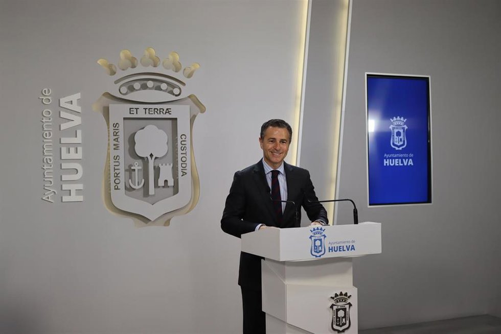 El primer teniente de alcalde de Urbanismo y Medioambiente y portavoz del equipo de Gobierno en el Ayuntamiento de Huelva, Felipe Arias, este jueves en rueda de prensa.