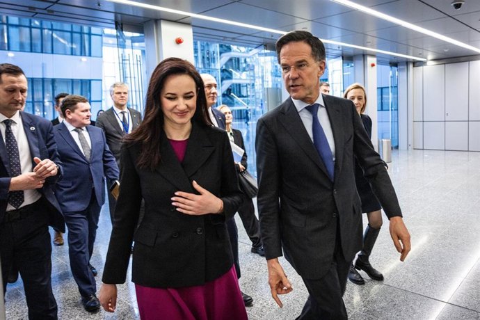 El secretario general de la OTAN, Mark Rutte, con la primera ministra de Lituania, Inga Ruginiene.