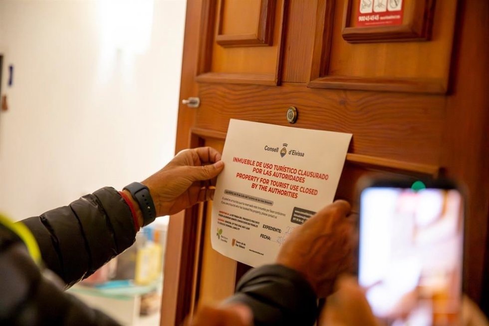 El Consell d'Eivissa cierre cuatro viviendas turísticas ileagales