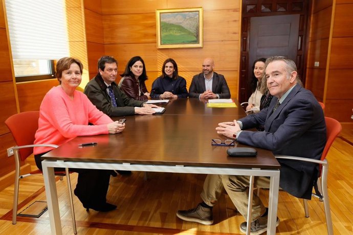 La alcaldesa de Gijón, Carmen Moriyón, durante la firma de la compra de la finca de La Isla.