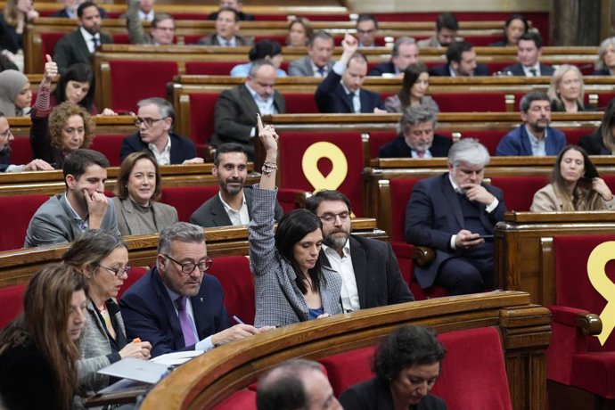 Votacions durant un ple al Parlament de Catalunya