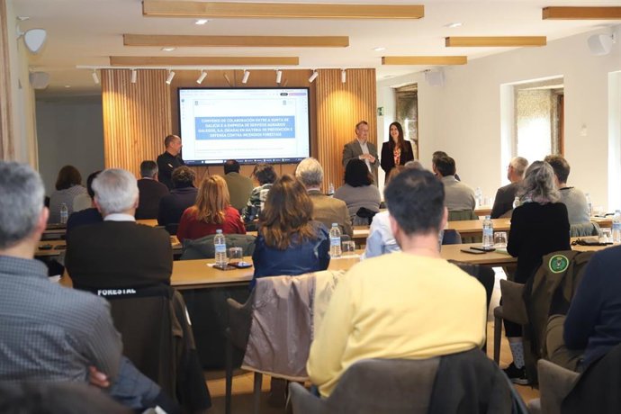 Reunión de la conselleira con distritos forestales