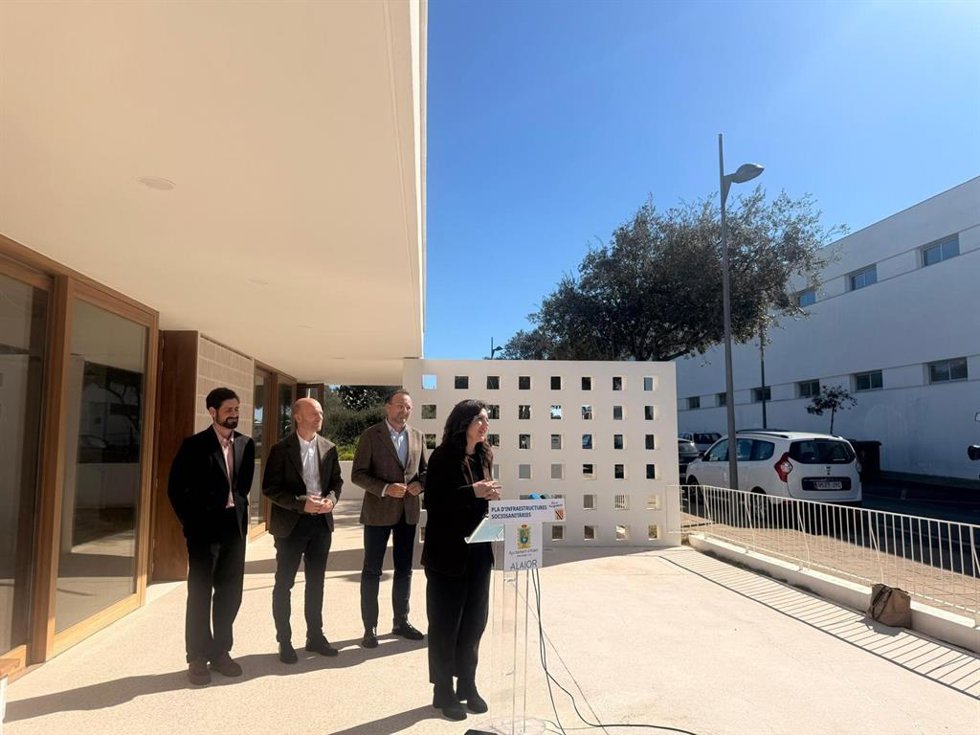La consellera de Familias, Sandra Fernández, en Menorca
