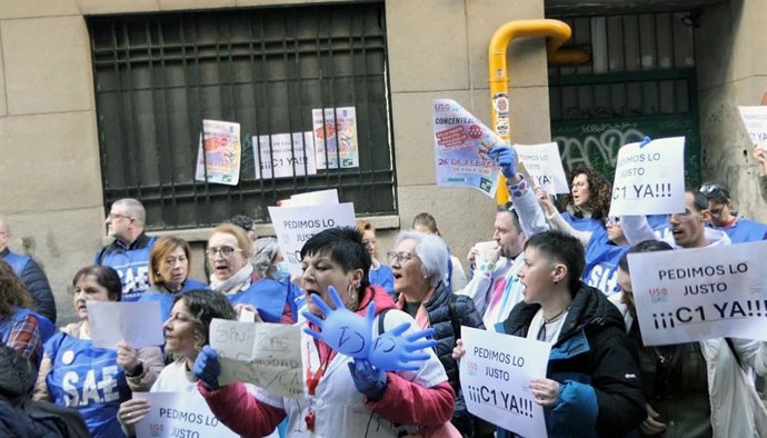 Concentración de TCAE ante las Consejerías de Sanidad.