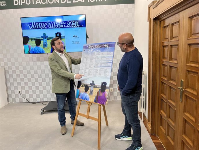 El diputado de Turismo, Víctor López de la Parte, y el presidente del Consorcio de Fomento Musical, Pablo Madrid.