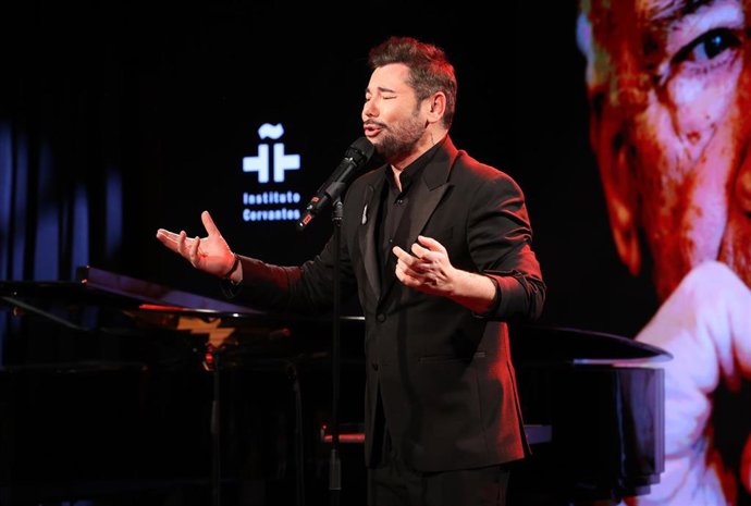 Miguel Poveda durante el homenaje al poeta Joan Margarit cuando se cumplen cinco años de su fallecimiento, a 18 de febrero de 2026, en Madrid (España).