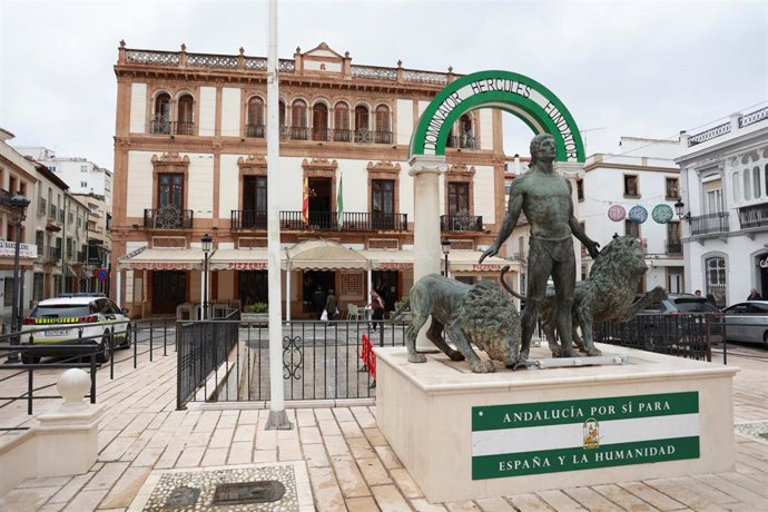 Archivo - Fachada del Casino en la plaza del Socorro de Ronda. Imagen de archivo. 
