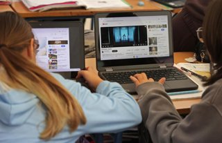 Archivo - Unicef pedirá en el MWC proteger a la infancia en el diseño digital.