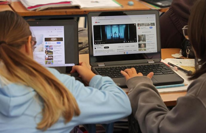 Archivo - Unicef pedirá en el MWC proteger a la infancia en el diseño digital.