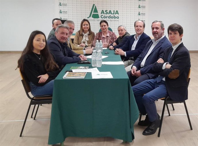 Los miembros de la Comisión Paritaria del Convenio del Campo de Córdoba (Asaja, COAG y UGT) han firmado las tablas salariales para el año 2026, aplicando la subida del SMI.