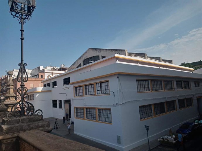 Exterior del Mercado de la Puerta de la Carne en la calle Demetrio de los Ríos