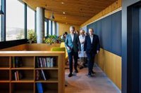 Xunta ratifica su apuesta por una sanidad "más humana" con la nueva sala de espera de Oncología del Clínico de Santiago