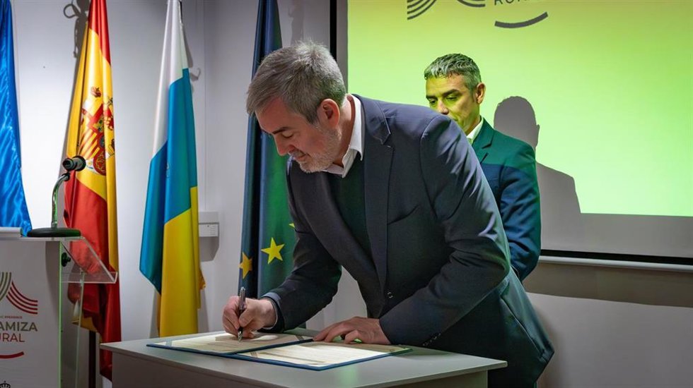 El presidente de Canarias, Fernando Clavijo, en la firma del convenio 'Dinamiza Rural'