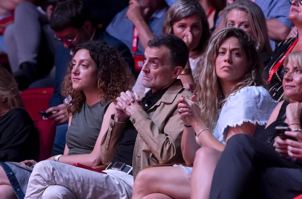 Archivo - La coordinadora de Sumar, Lara Hernández (d), la portavoz adjunta de Sumar en el Congreso, Aina Vidal (i), y el coordinador de Izquierda Unida, Antonio Maíllo (c), durante el 13 Congreso Confederal de CCOO, a 19 de junio de 2025, en Madrid (E