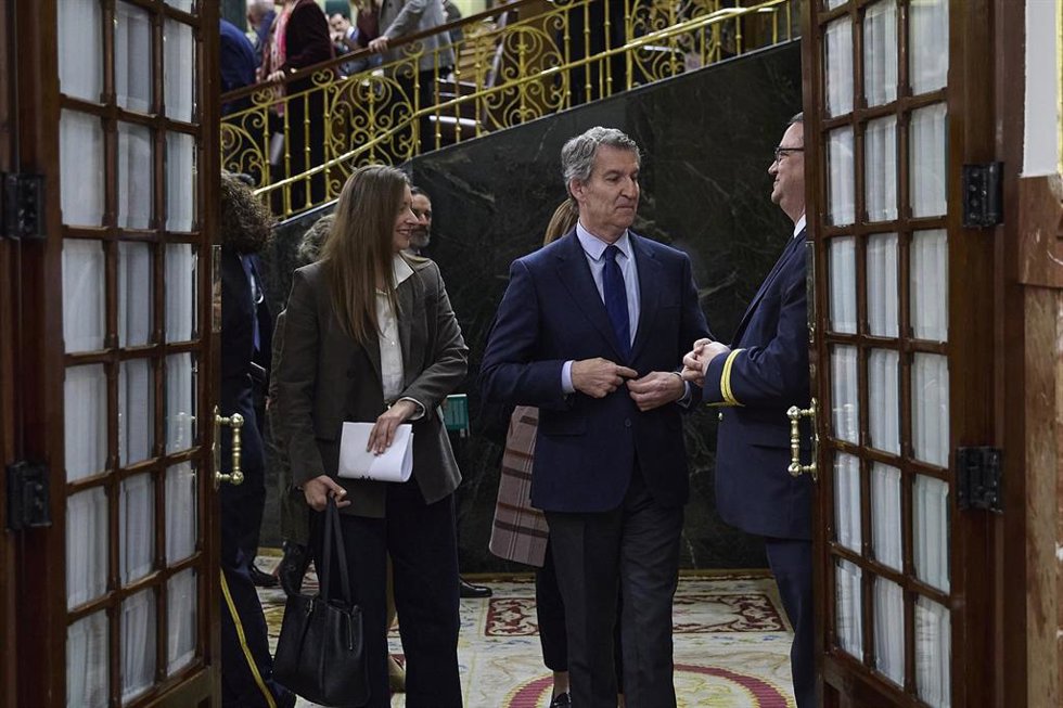 El presidente del Partido Popular, Alberto Núñez Feijóo, durante una sesión plenaria, en el Congreso de los Diputados, a 26 de febrero de 2026, en Madrid (España). 
