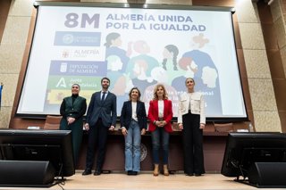 Representantes de la UAL, Junta de Andalucía, Diputación Provincial, Ayuntamiento de Almería y Subdelegación del Gobierno, durante la presentación de la V edición de 'Almería unida por la igualdad' con motivo del 8M.