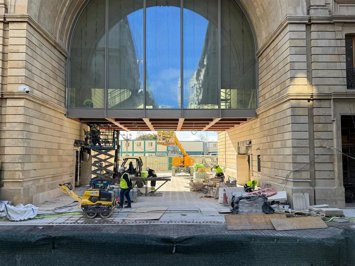 Obras bajo el arco del Banco Santander.-ARCHIVO