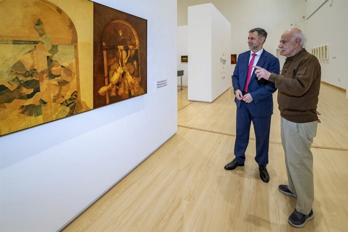 El consejero de Cultura, Luis Martínez Abad, con el pintor Faustino Cuevas