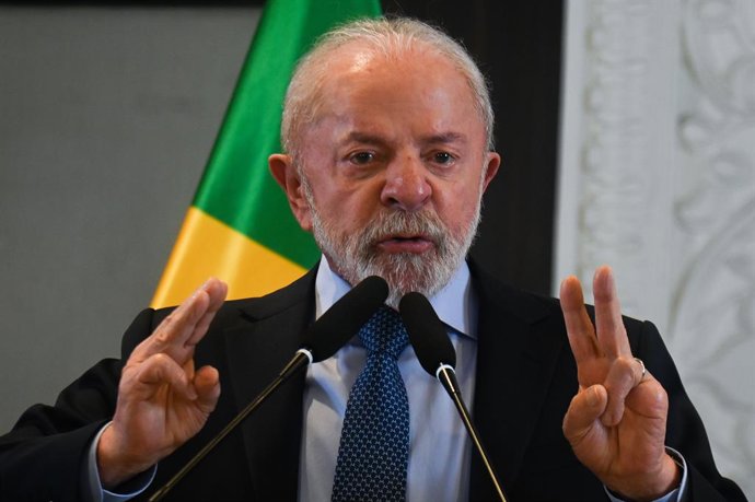 22 de fevereiro de 2026, Índia, Nova Deli: O presidente do Brasil, Luiz Inácio Lula da Silva, gesticula durante uma coletiva de imprensa em Nova Deli. Foto: Kabir Jhangiani/ZUMA Press Wire/dpa
