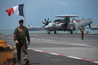 Archivo - 2019?5?28?.??????â€”â€”???????????????..5?28????E-2C????????????????????????????????????473??????????????5??????????????????.???? ??????..An E-2C Hawkeye aircraft as seen on the flight deck of French aircraft carrier ''Charles de Gaulle'', berth