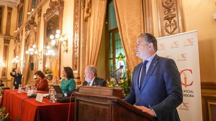 Antonio Sanz, durante su intervención en el acto del Colegio de Médicos de Córdoba.