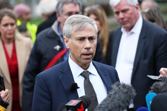 Archivo - 24 February 2020, England, London: US lawyer Barry Pollack, a member of Julian Assange's legal team, speaks to the media outside Belmarsh Magistrates' Court where the extradition hearing of Wikileaks founder is taking place. Photo: Yui Mok/PA Wi