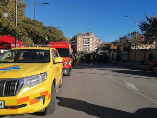 Archivo - Bomberos y Protección Civil en la plaza Santa Clara de Huesca.